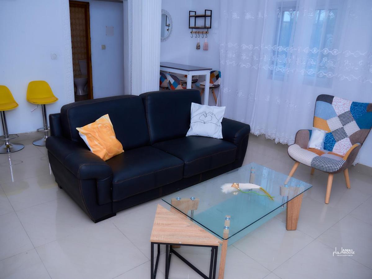 Naiveli-Palm Appartement Meuble Sobre Et Chic ドゥアラ エクステリア 写真